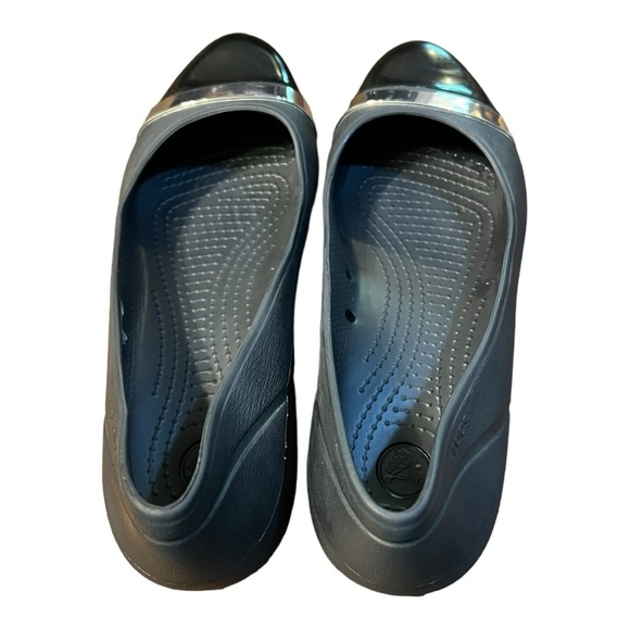 Crocs Black/Gray Cap Toe With Silver Band Ballet Flats in a Woman’s Size 10 - Picture 5 of 11